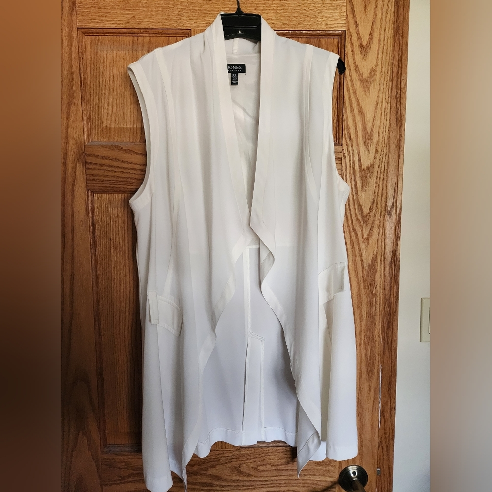 Jones New York white vest.  XL
